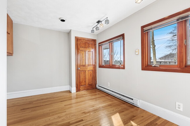 Building Photo - 1 Oak Grove Ct