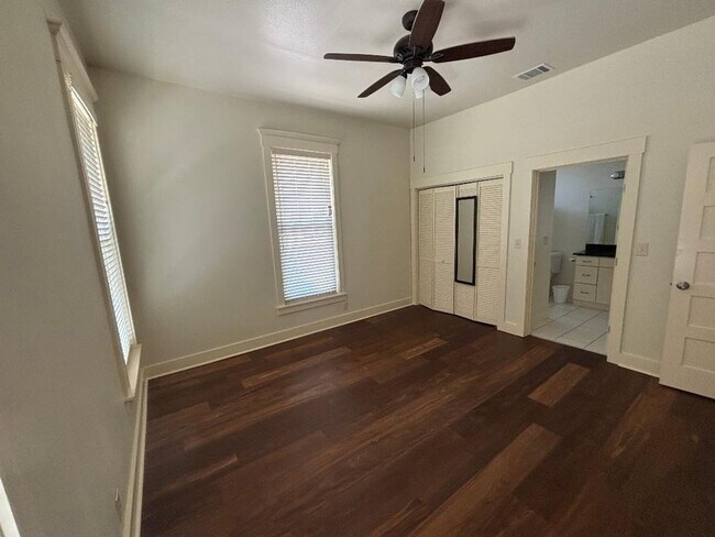 Foto del edificio - Charming 2BR Duplex in San Antonio