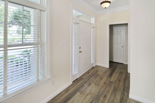 Building Photo - Beautiful Home in Stonehouse!