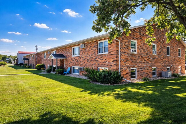 Building Photo - 102 Lake Ave S