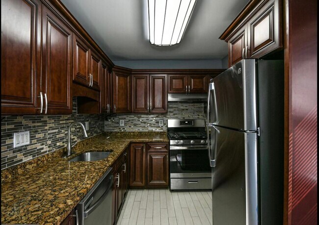 KITCHEN - 2703 Talbot Rd