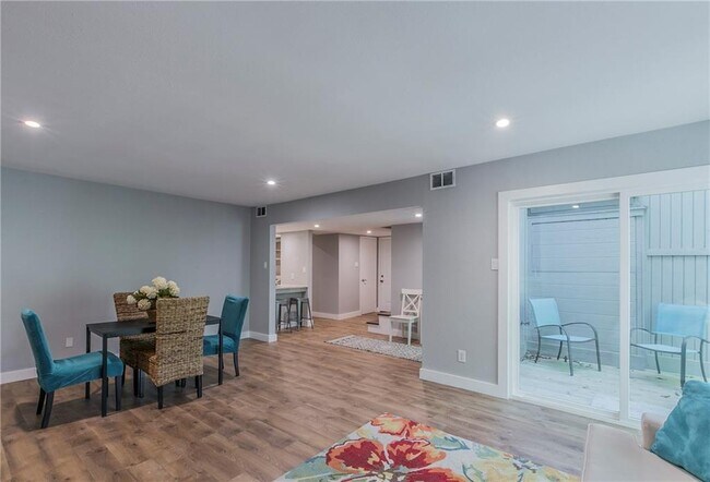 Foto del edificio - 6921 10 Oaks Cir