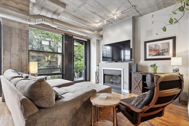 Foto del edificio - 1150 W 15th St