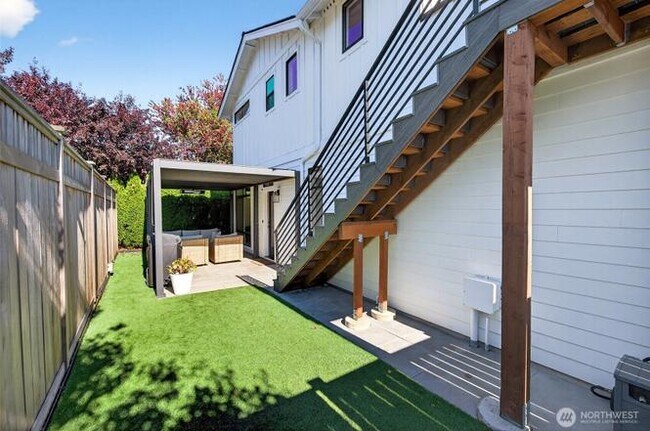Foto del edificio - 3808 36th Ave SW
