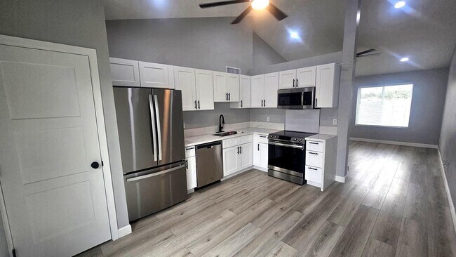 Foto del edificio - 5960 W Oregon Ave