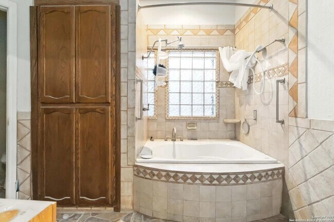 Foto del edificio - 17915 Summer Knoll Dr