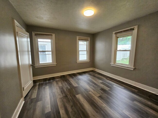 Building Photo - 3 bedroom Townhome for rent in Mt Washington!