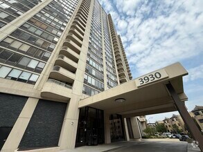 Building Photo - 3930 N Pine Grove Ave