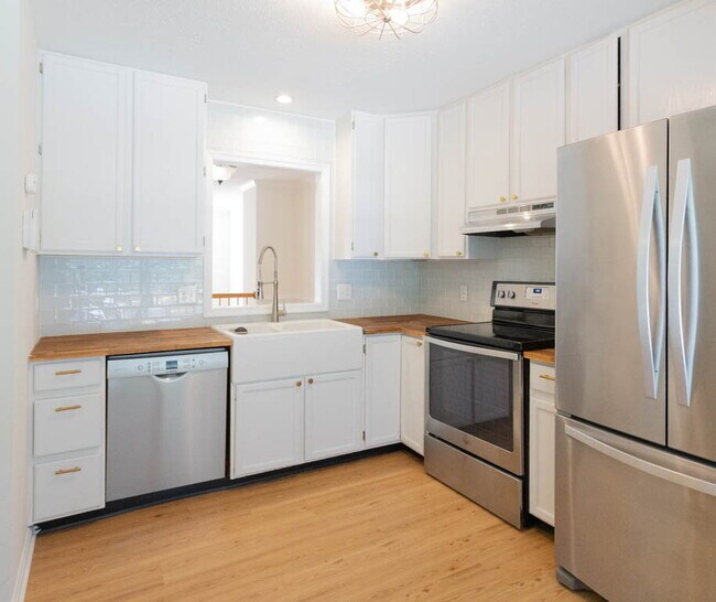 Foto del edificio - Lovely Townhome in Stone River