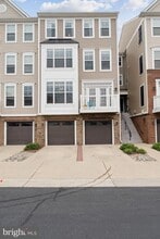 Building Photo - 42227 Canary Grass Square