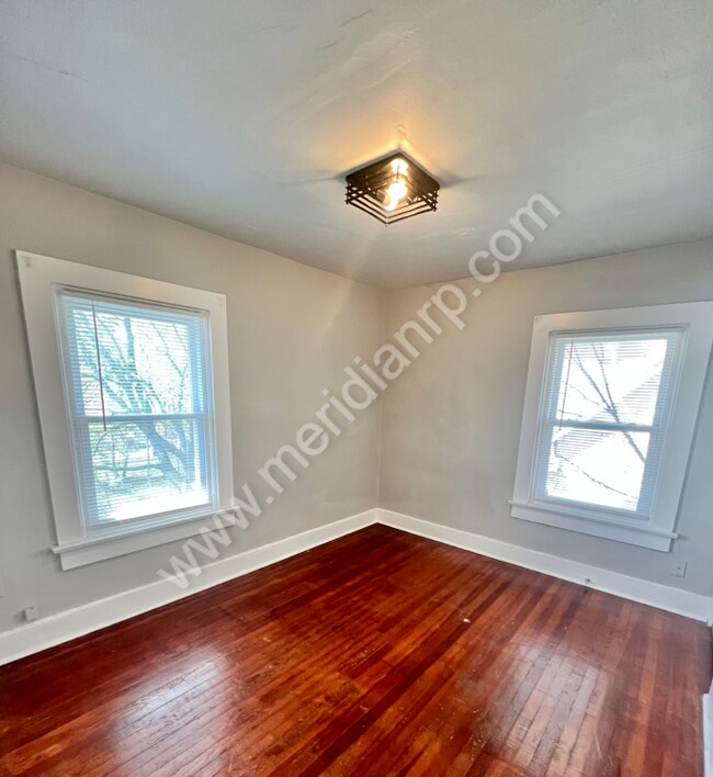 Foto del edificio - 1155 Kinsmoor Ave