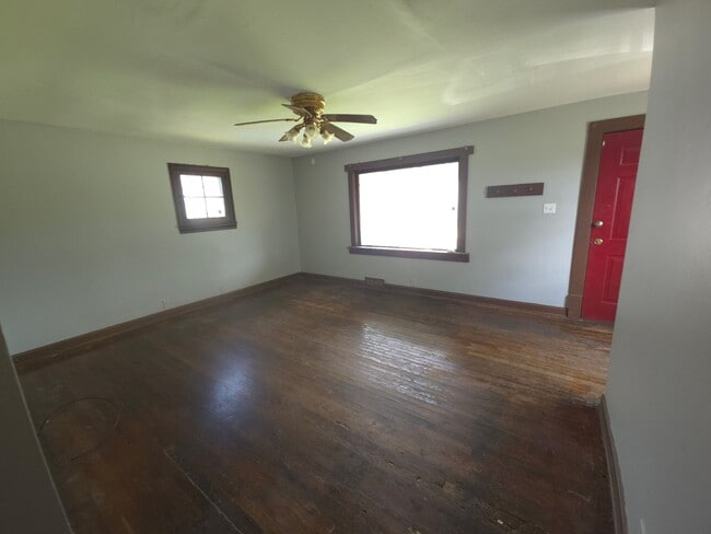 Building Photo - 164 N Hazelwood Ave