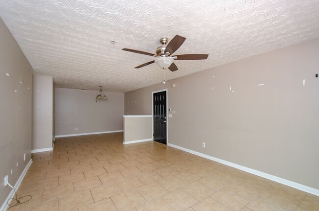 Foto del edificio - 10104 Fairington Ridge Cir