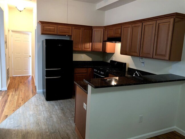 Building Photo - 523 Palisade Ave