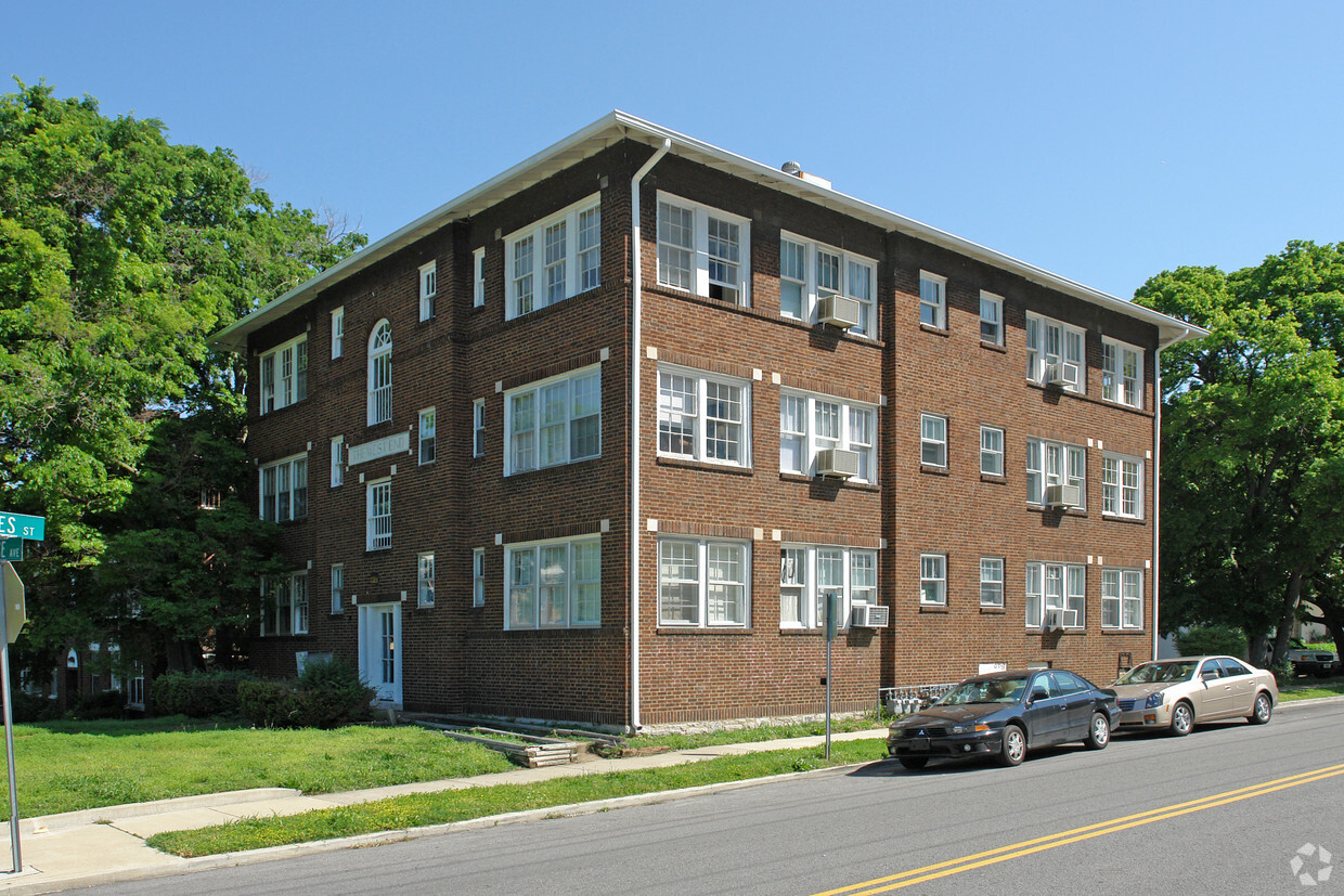 Building Photo - The West End