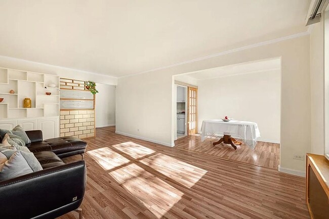 Foto del edificio - 140-15 Holly Ave