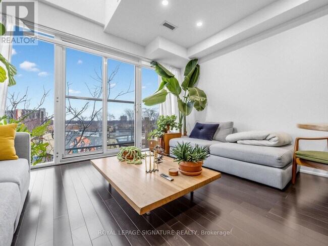 Photo du bâtiment - 1636 Dundas St W