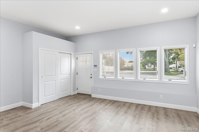 Building Photo - 534 Bellmore Rd