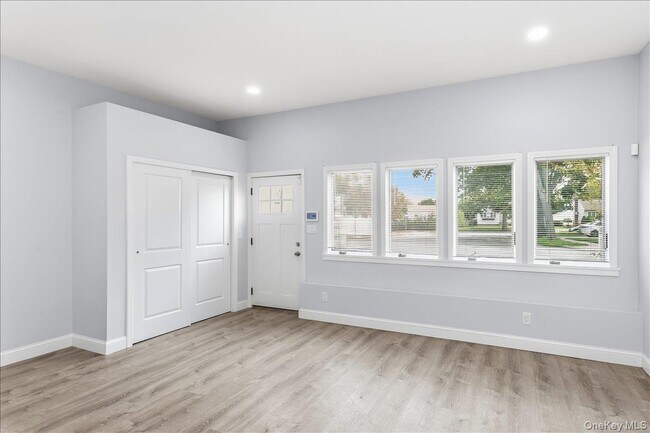 Foto del edificio - 534 Bellmore Rd