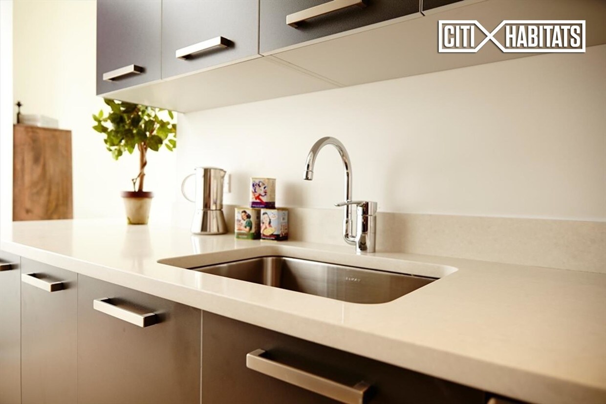 Building Photo - Pearson Court Square, The