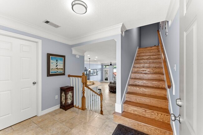 Building Photo - 1208 Lake View Dr