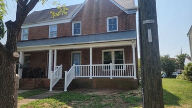 Building Photo - 1511 Lakeview Ave