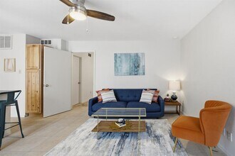 Building Photo - 104 W 35th St