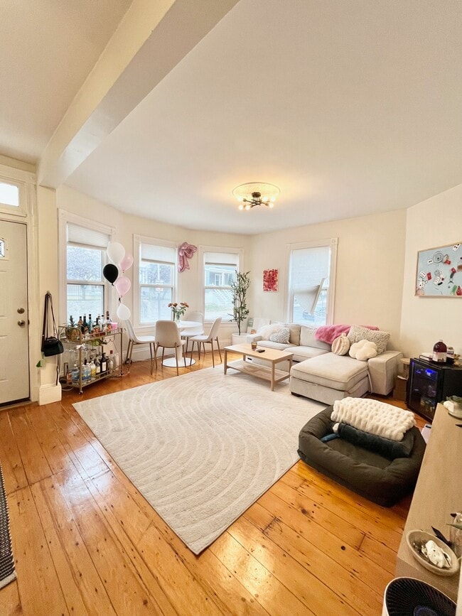 Building Photo - 33 Hillside St