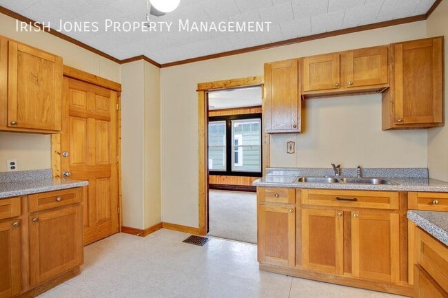 Building Photo - 58 Royal Ave