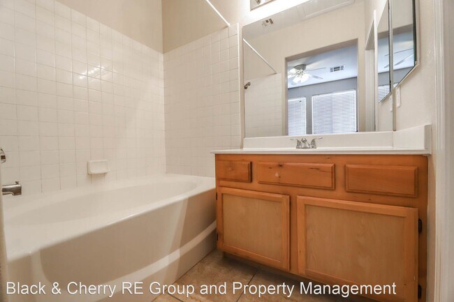 Building Photo - 3 br, 2 bath House - 3955 Palm Beach St #101