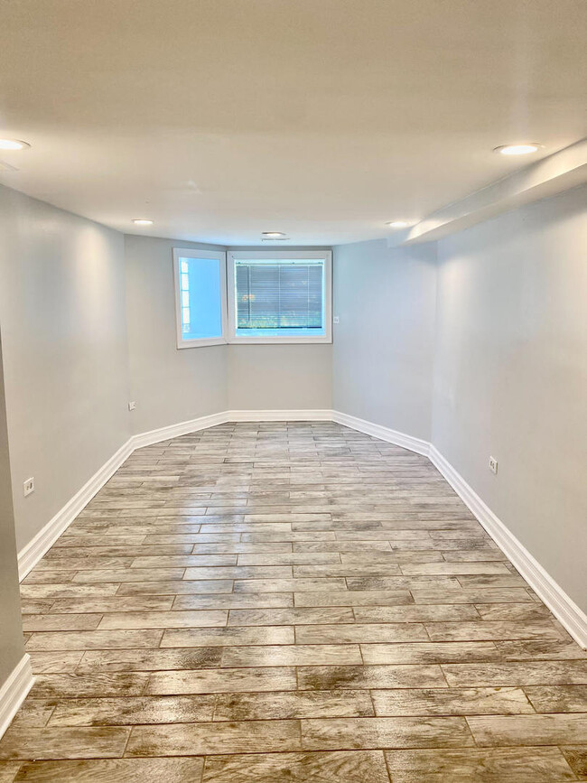 Foto del edificio - 1651 S Drake Ave