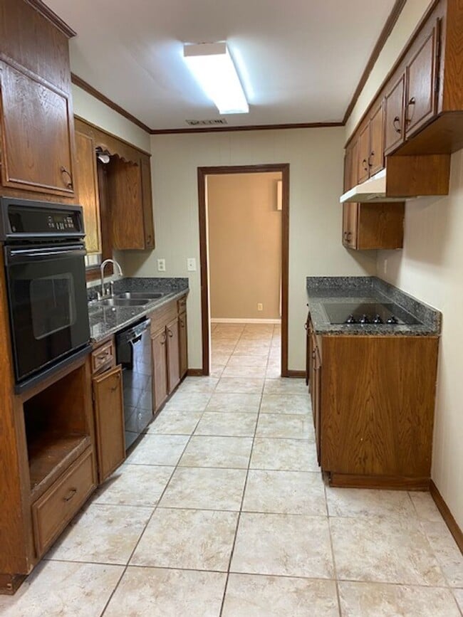 Foto del edificio - Spacious 3 bed 2 bath home in Town and Country Subdivision