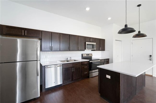 Building Photo - 726 E Emma Ave