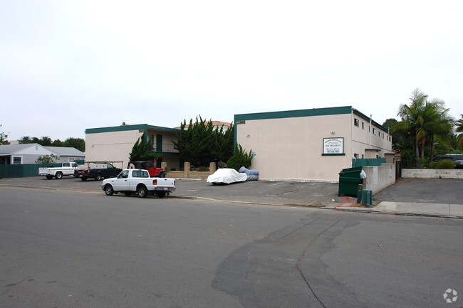 Building Photo - 2820-2840 Madison St