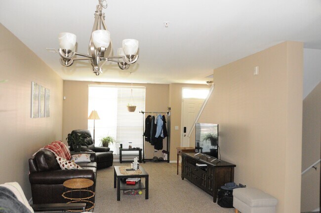 Sala de estar - 1400 Ashford Ct