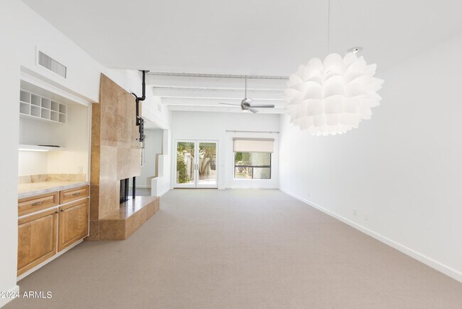 Foto del edificio - 5101 N Casa Blanca Dr