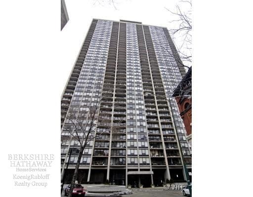 Primary Photo - 1560 N Sandburg Ter