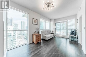 Building Photo - 4055 Parkside Village Dr