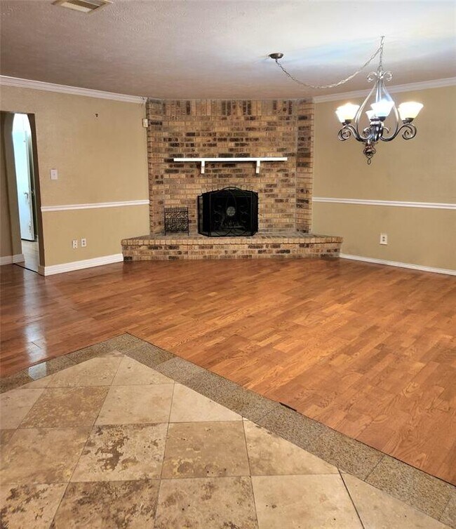 Building Photo - 2807 Quail Run Dr