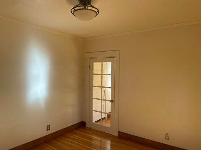 Building Photo - 1318 N McCadden Pl