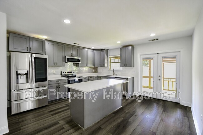 Foto del edificio - 722 Overlook Rd
