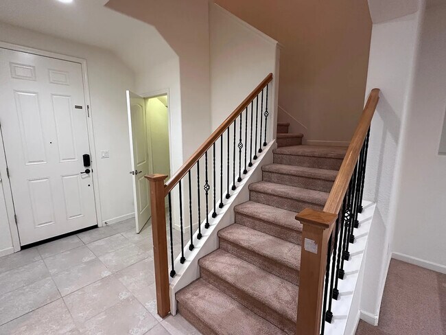 Foto del edificio - 717 N Dorato Ln