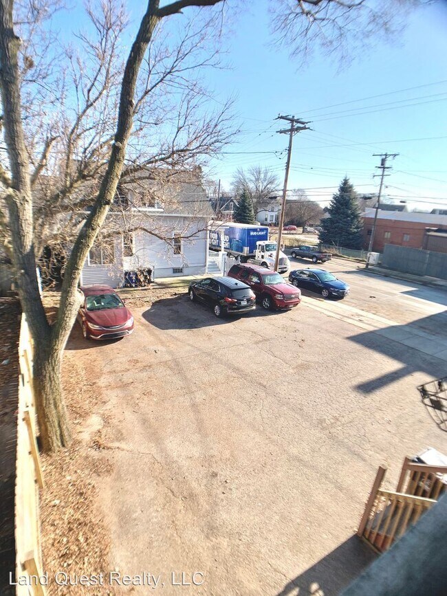 Building Photo - 3 br, 1 bath Apartment - 1701 North Main St.