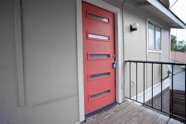 Foto del edificio - 3202 Pecan Springs Rd