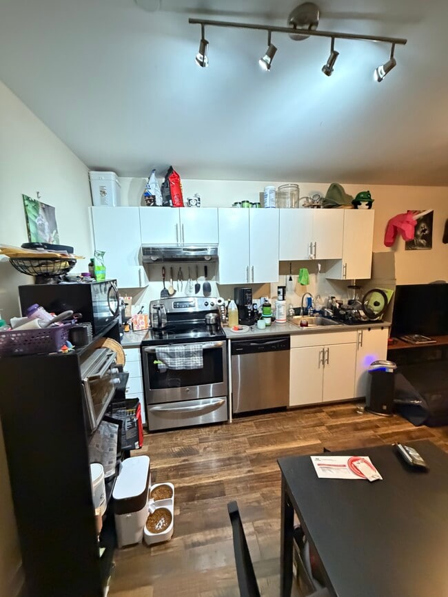 Building Photo - 144 Barrette St