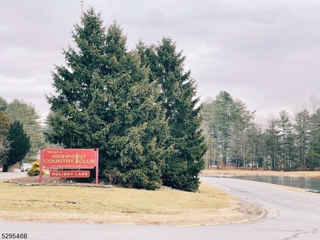 Foto del edificio - 207 Old Chimney Ridge Rd