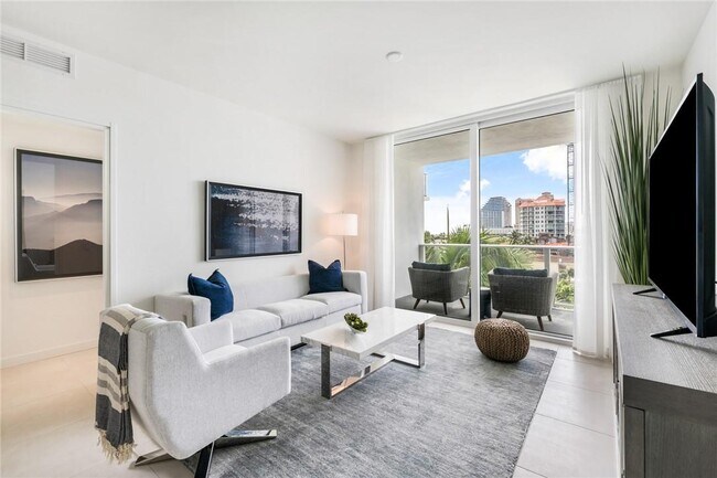 Foto del edificio - 401 N Birch Rd