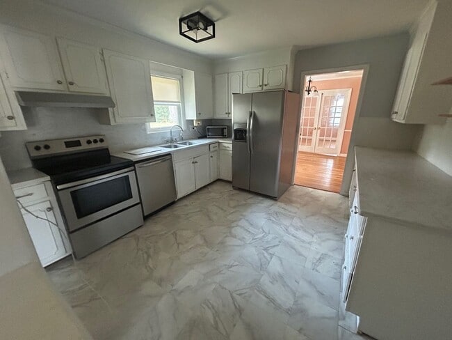 Foto del edificio - 7201 Mountainbrook Dr