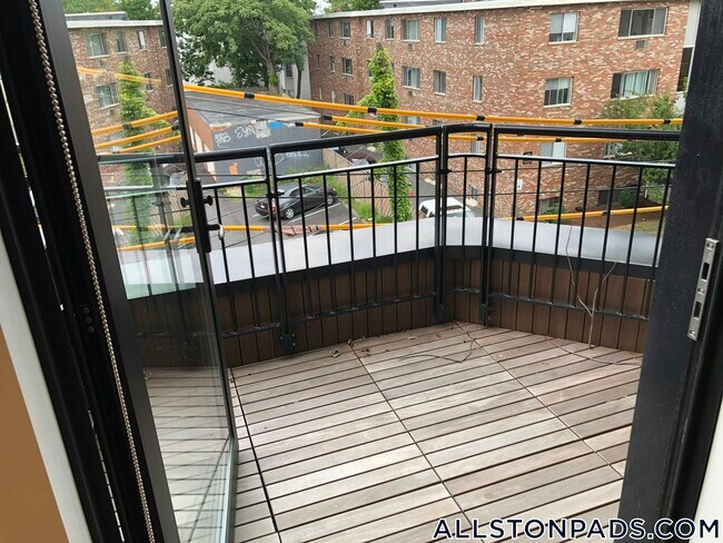 Foto del edificio - 83 Gardner St