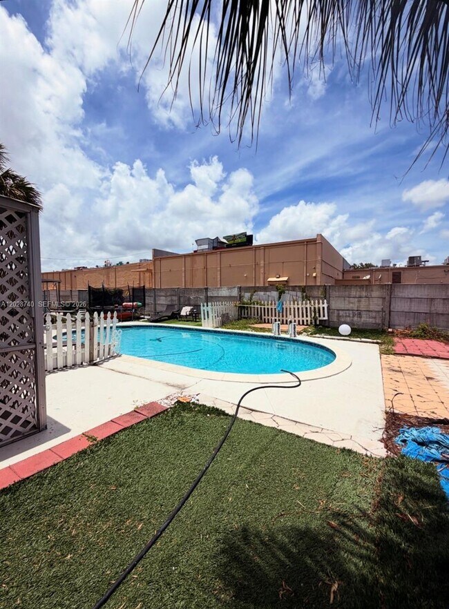 Foto del edificio - 1077 SW 2nd St